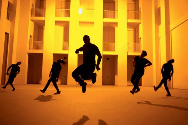 Cena da coreografia Crackz: estreia nacional Cena da coreografia Crackz: estreia nacional
