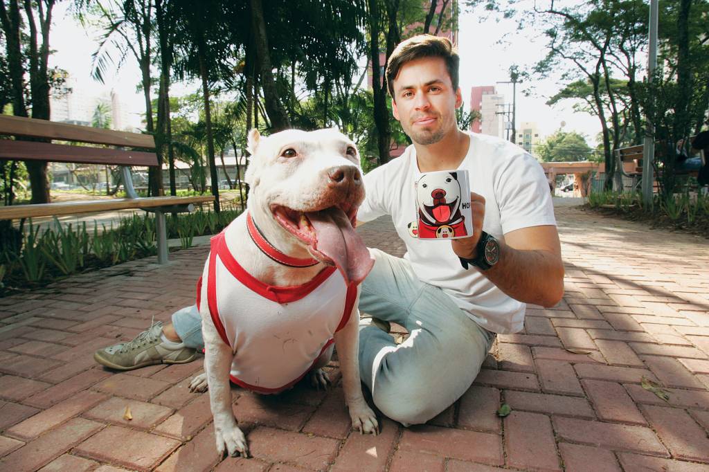 Hopet lança itens com desenho da pit bull Hara, mascote do projeto, para arrecadar dinheiro para os animais