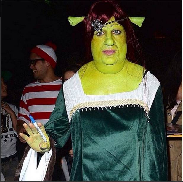 Protagonista de “Arrow” vira Fiona do “Shrek” em festa de halloween