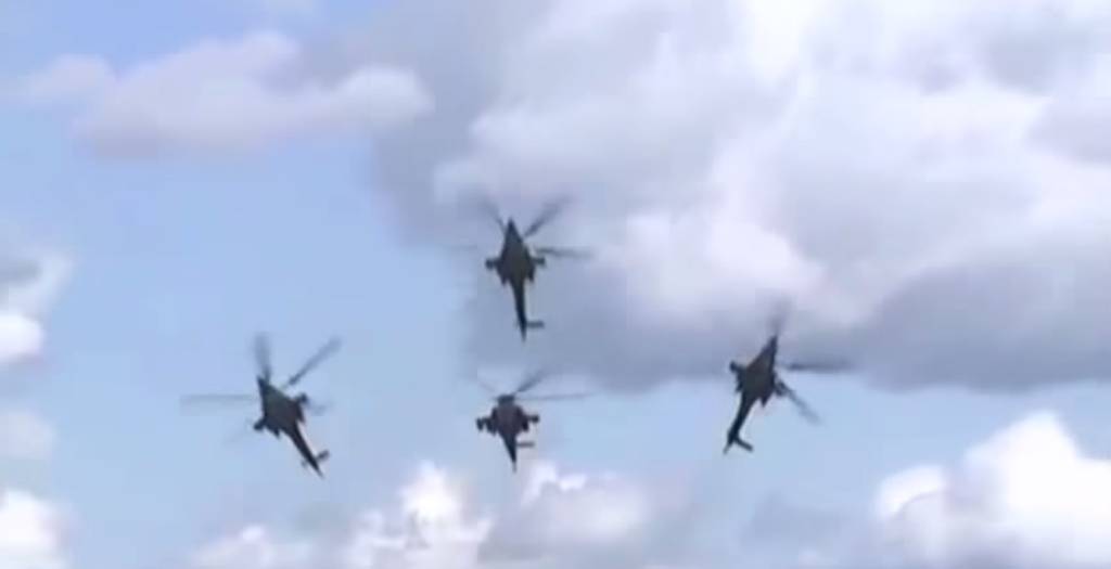 Vídeo impressionante mostra queda de helicóptero que matou piloto na Rússia neste domingo (2)