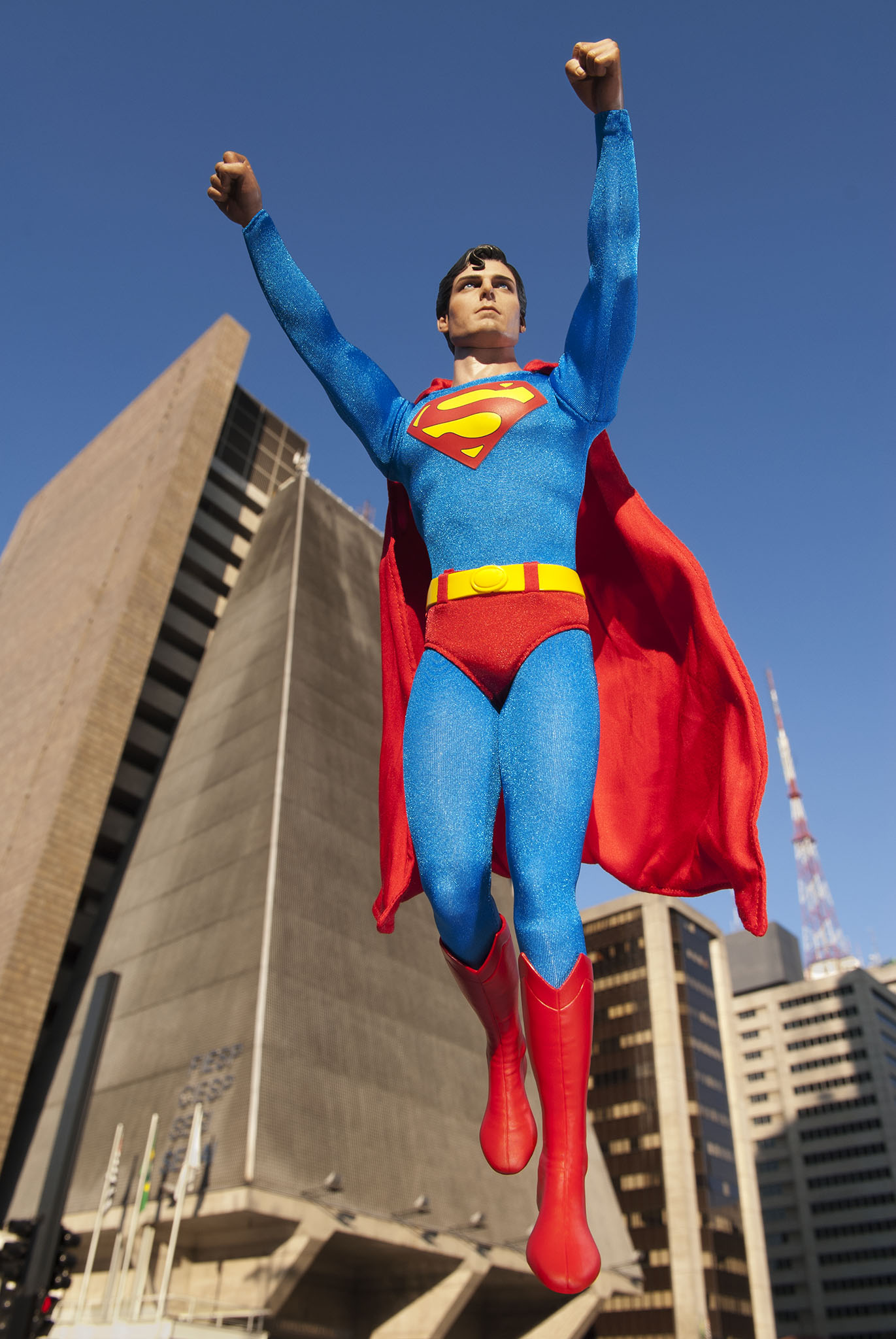 Exposição Heróis Urbanos, de Katia Arantes, mostra personagens, como o Super-homem