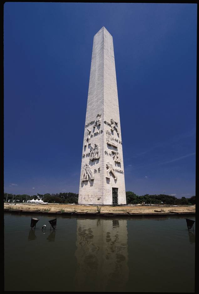 Obelisco do Ibirapuera: homenagem aos soldados mortos de 1932 Obelisco do Ibirapuera: homenagem aos soldados mortos de 1932