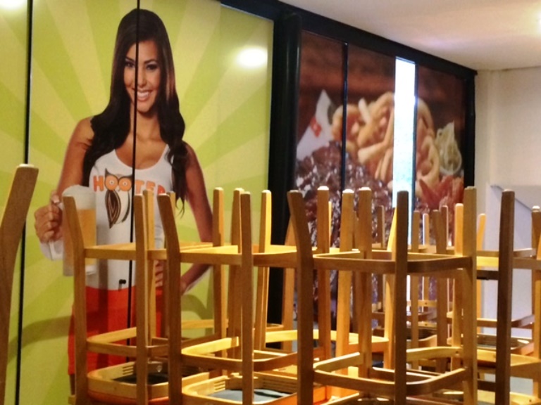 Bar temático Hooters abre terceira unidade paulistana