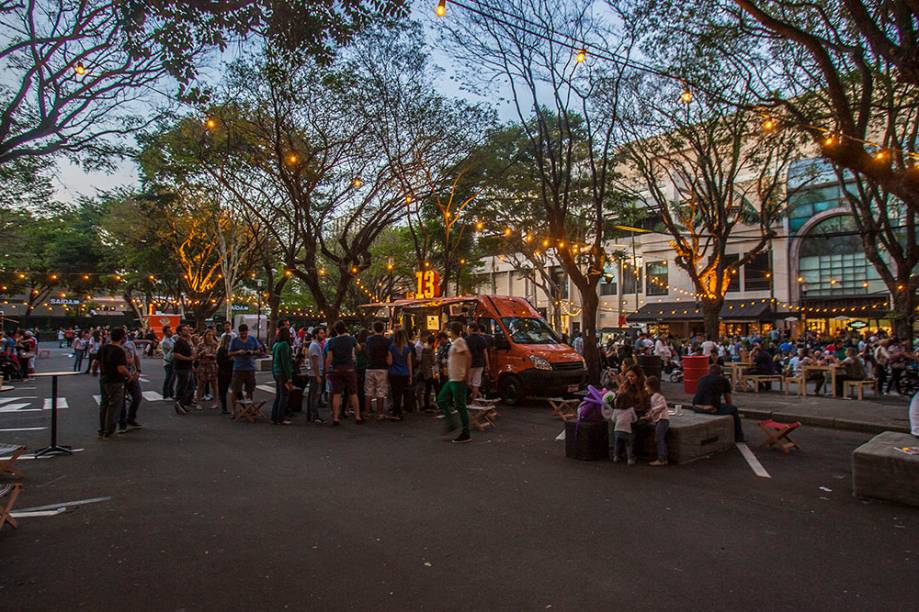 Marcas como Buzina Truck, Los Mendozitos e Massa na Caveira estiveram no local