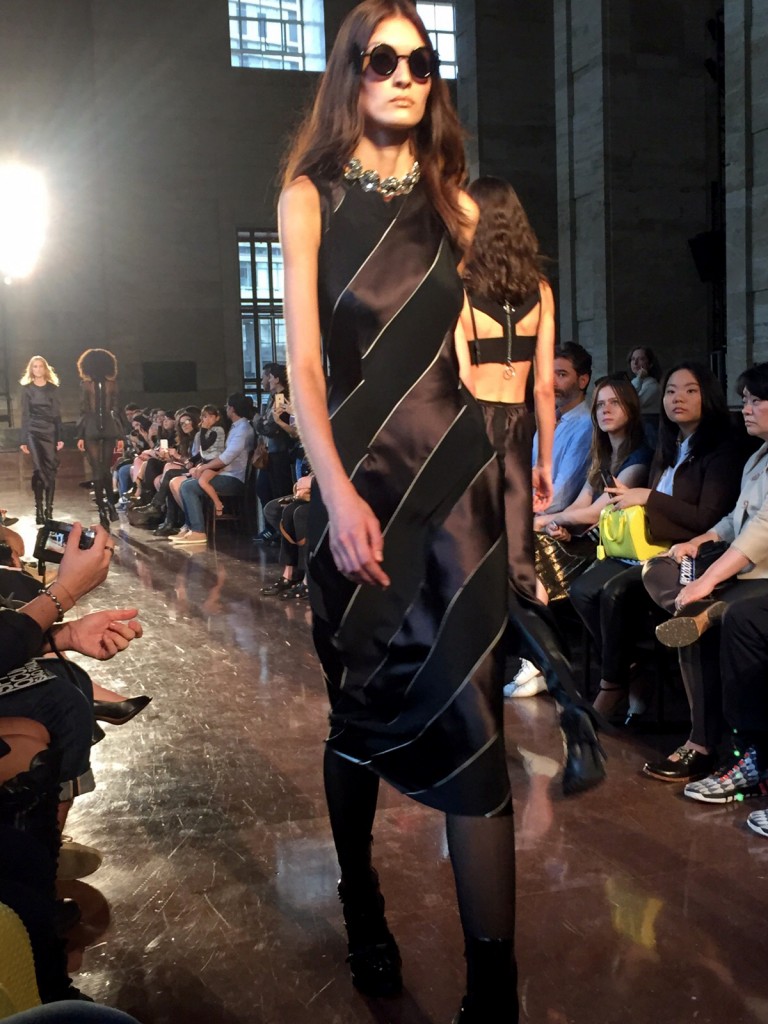 Modelo durante o desfile de Alexandre Herchcovitch (Foto: João Batista/VEJA SÃO PAULO)