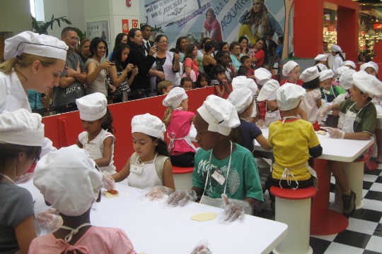 As crianças podem por a mão na massa nessa férias As crianças podem por a mão na massa nessa férias