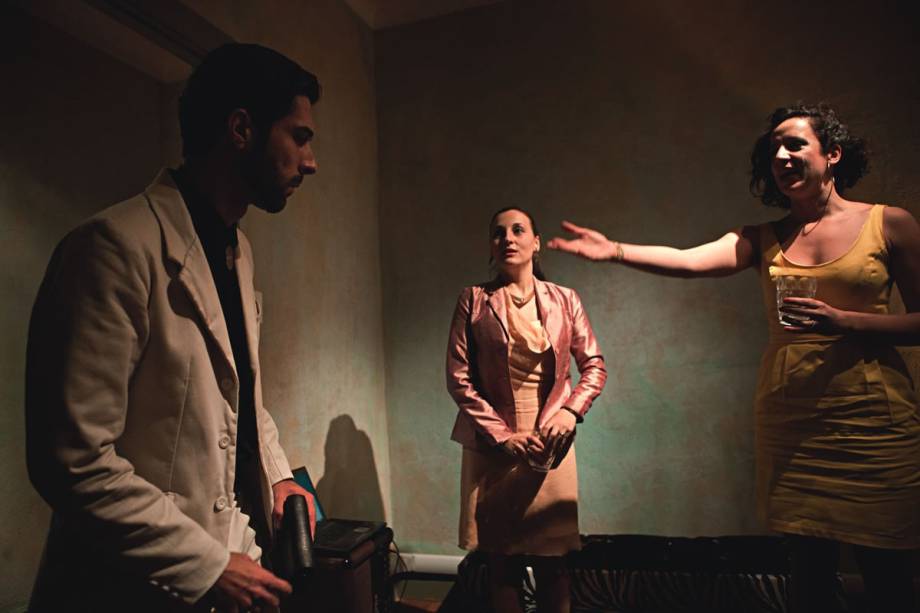 Vitor Vieira, Ligia Oliveira e Amanda Lyra: discurso religioso e alienação Vitor Vieira, Ligia Oliveira e Amanda Lyra: discurso religioso e alienação