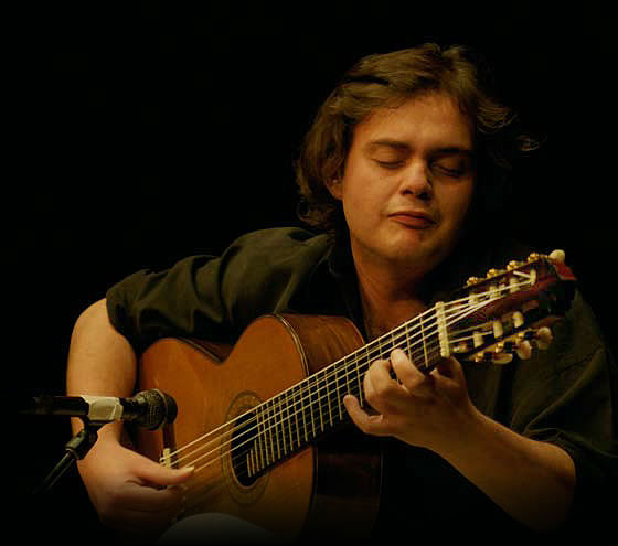 O violonista Yamandu Costa: canções autorais e tradição do choro O violonista Yamandu Costa: canções autorais e tradição do choro