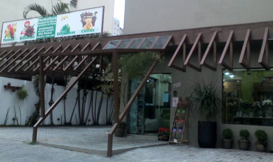 Florencanto, na Rua Monte Serrat n°732 Florencanto, na Rua Monte Serrat n°732