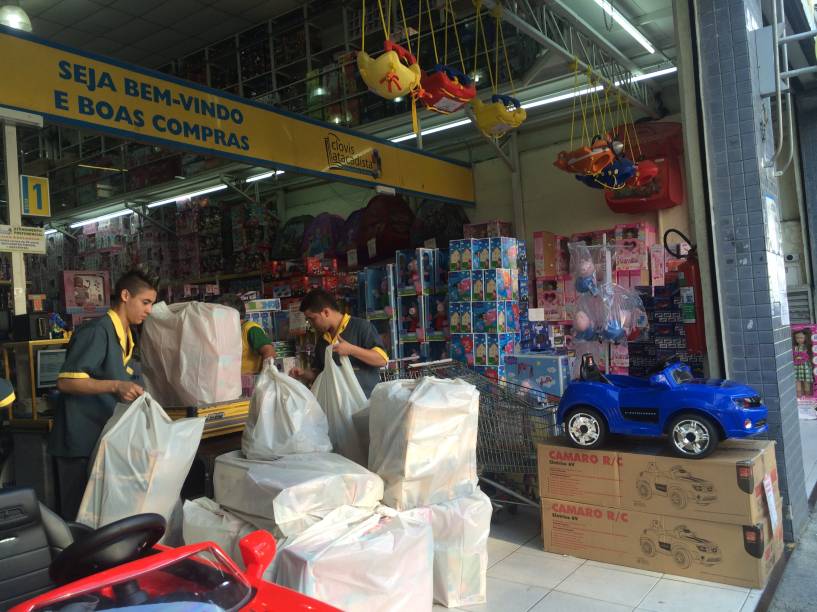 A loja Clovis Atacadista aposta em brinquedos mais caros A loja Clovis Atacadista aposta em brinquedos mais caros