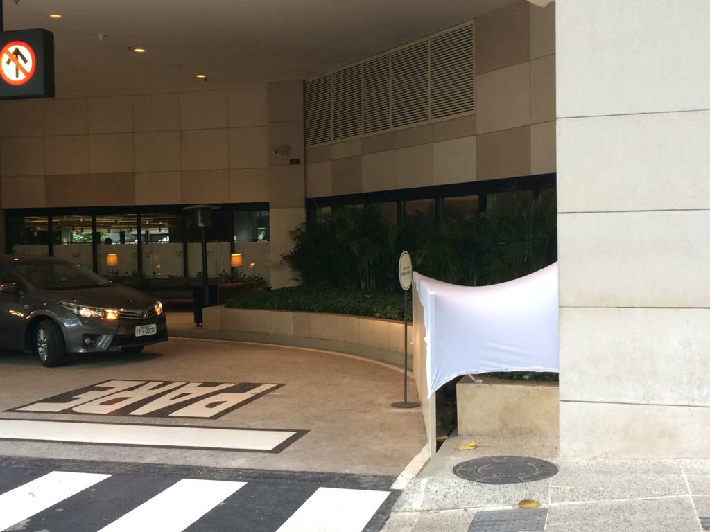 Ráscal do Shopping Iguatemi volta a funcionar normalmente uma hora depois de ser invadido por Land Rover