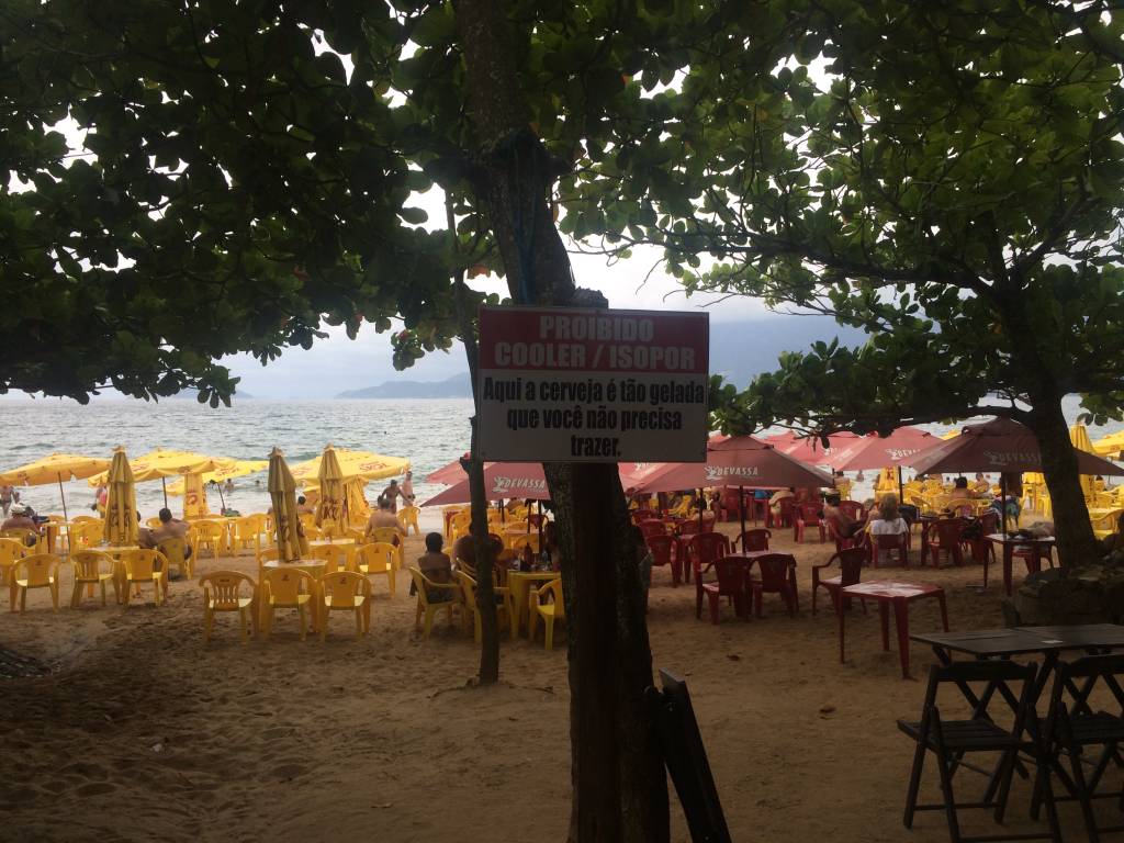 “Isoporzinho” é barrado em praia badalada no Litoral Norte