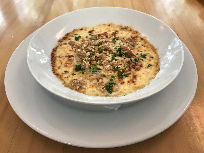 Temporada de alcachofras: em versão gratinada, aparece com creme de leite, parmesão e nozes