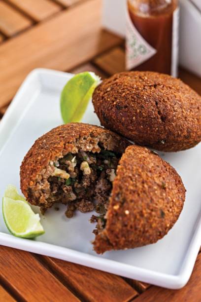 Quibe redondo recheado de nozes Quibe redondo recheado de nozes