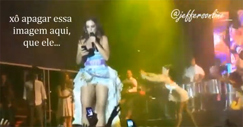 Ivete Sangalo toma o celular de fã que tirava foto da calcinha dela e apaga arquivo; assista ao vídeo