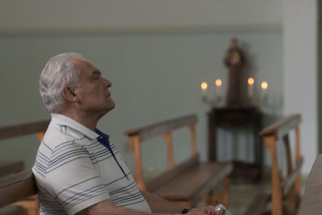 Vazio Coração: o Embaixador Mário Menezes (Othon Bastos) Vazio Coração: o Embaixador Mário Menezes (Othon Bastos)