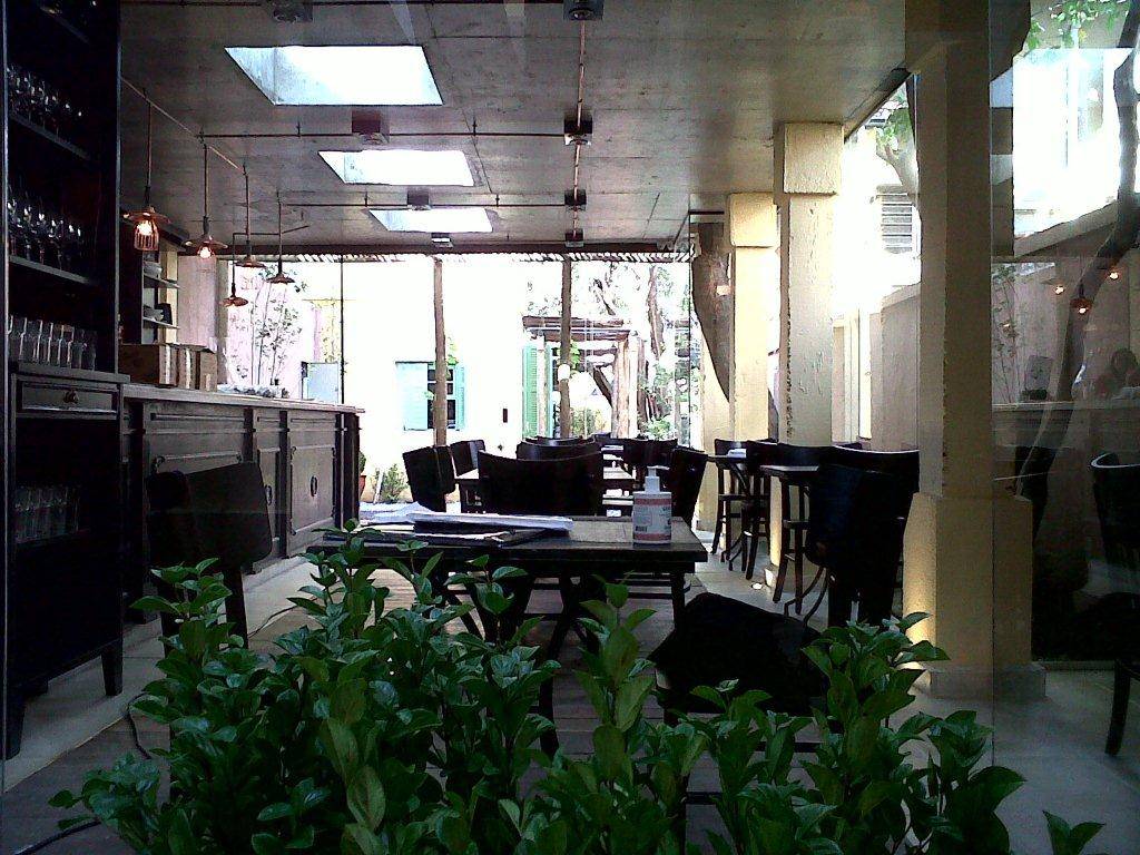 Jacarandá: o restaurante em torno de uma árvore