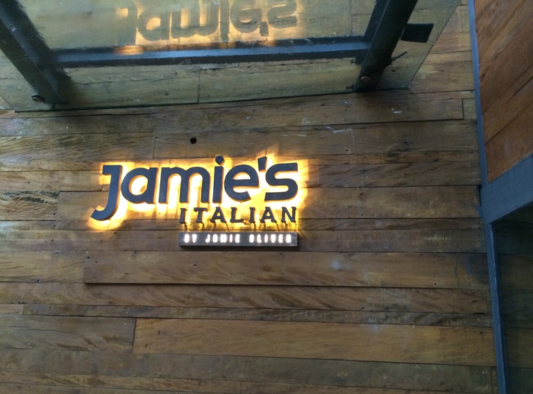 Jamie’s Italian tem e-mail para reservas
