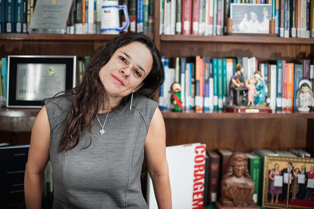 Coautora do pedido de impeachment, Janaína Paschoal tem sentimento de “missão cumprida”