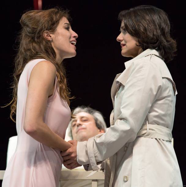 Cena de A Descida do Monte Morgan: espetáculo aborda a bigamia Cena de A Descida do Monte Morgan: espetáculo aborda a bigamia