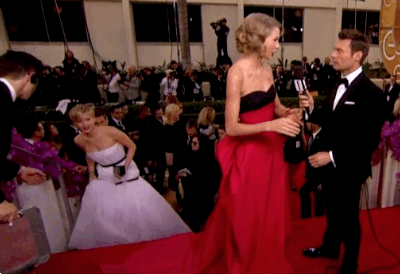 Vestido de Jennifer Lawrence no Globo de Ouro vira piada na internet