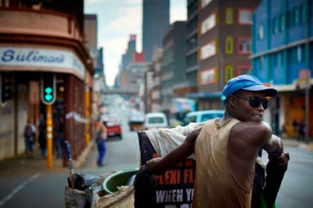 Jeppe numa Sexta (2012), de Shannon Walsh & Arya Lalloo Jeppe numa Sexta (2012), de Shannon Walsh & Arya Lalloo