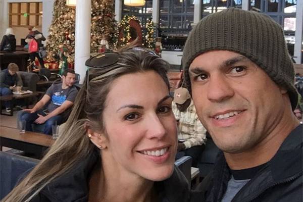 A filha de Joana Prado também mudou radicalmente o visual para apoiar Vitor Belfort
