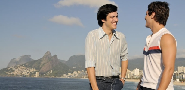 Mateus Solano, antes de Félix, já deu beijo gay no cinema