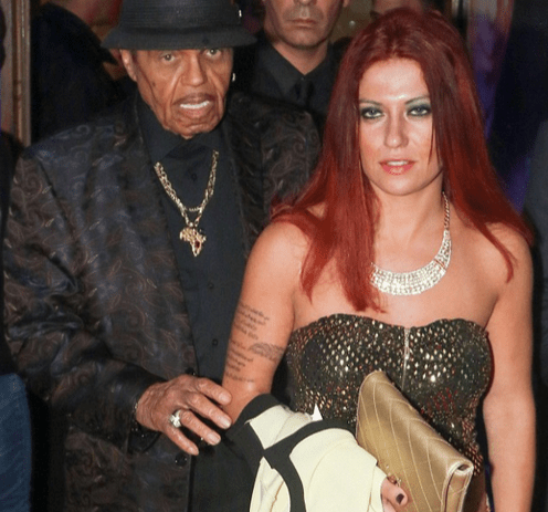 Janet Jackson visita o pai em hospital de São Paulo