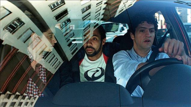 o longa conta a história de um estudante paulistano desempregado (papel deFernando Alves Pinto) o longa conta a história de um estudante paulistano desempregado (papel deFernando Alves Pinto)