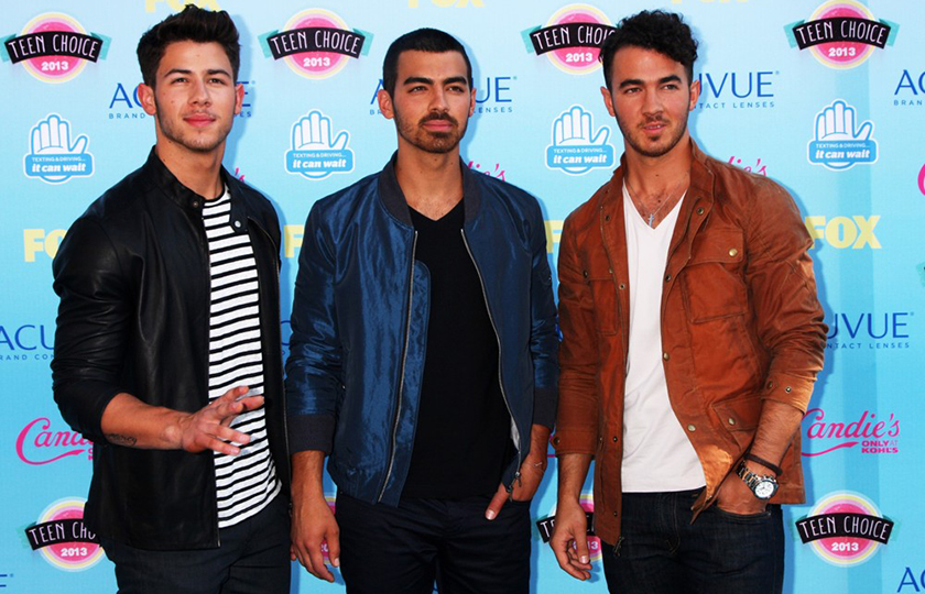 Jonas Brothers cancelaram turnê por causa de vício em drogas de Joe Jonas, diz site
