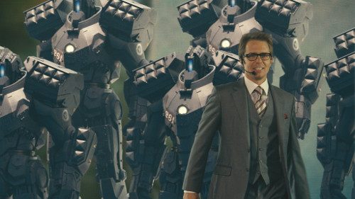 Justin Hammer (Sam Rockwell) é o industrial invejoso que tenta roubar a tecnologia de Stark justin-hammer-sam-rockwell-%c3%a9-o-industrial-invejoso-que-tenta-roubar-a-tecnologia-de-stark