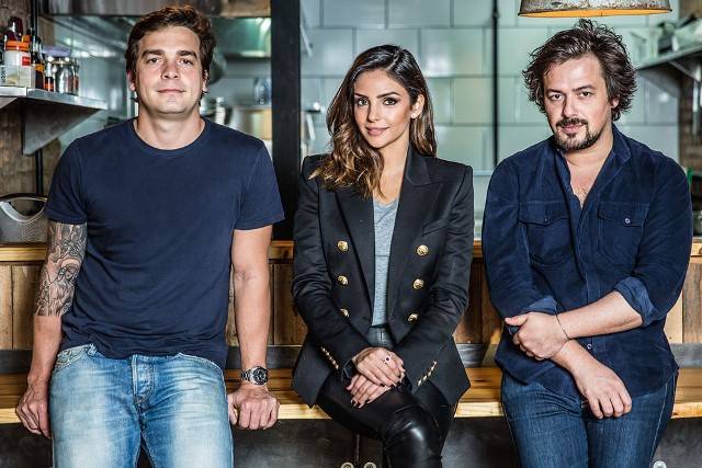 Carol Celico, ex de Kaká, inaugura restaurante com Marcello Maksoud e Marcel Bernardi