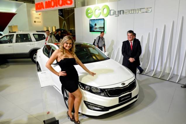 Optima híbrido: também da KIA, o modelo de motor 2.0 tem 190 cv e câmbio automático de seis velocidades Optima híbrido: também da KIA, o modelo de motor 2.0 tem 190 cv e câmbio automático de seis velocidades