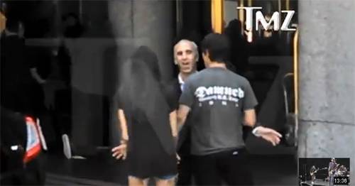 Gafe do dia: vocalista do Red Hot Chili Peppers é barrado por segurança dos Rolling Stones