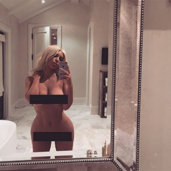 Kim Kardashian publica foto nua, mas um detalhe acaba desviando a atenção da web