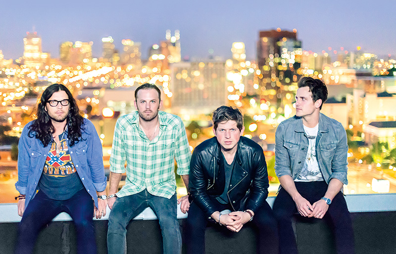 Nathan, Caleb, Matthew e Jared, do Kings of Leon: a atração de encerramento Nathan, Caleb, Matthew e Jared, do Kings of Leon: a atração de encerramento