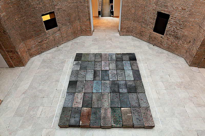 Le Sacre: a instalação é formada por 54 minicamas Le Sacre: a instalação é formada por 54 minicamas