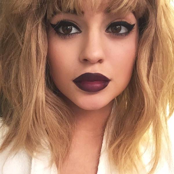 Kylie Jenner, irmã caçula de Kim Kardashian, aparece loira para ensaio de revista