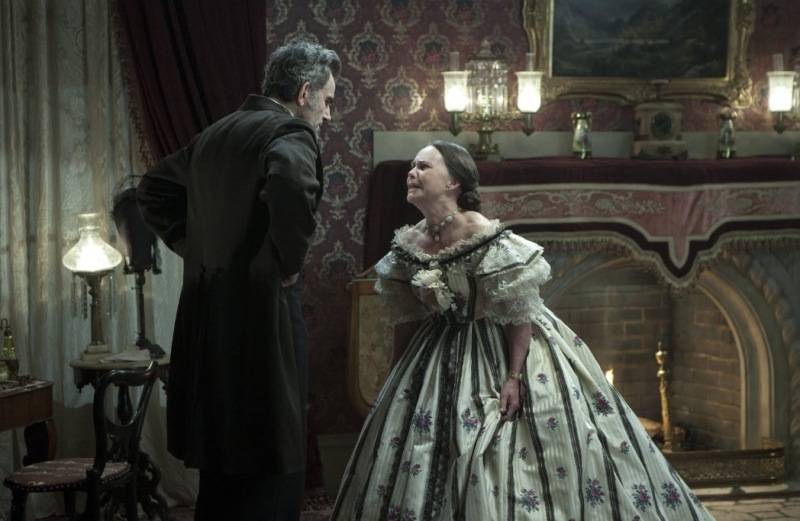 "Lincoln: O longa mostra os conflitos entre Lincoln e sua esposa, Mary Todd "Lincoln: O longa mostra os conflitos entre Lincoln e sua esposa, Mary Todd
