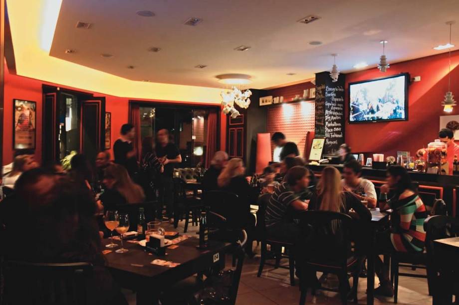 O salão do La Tapa!: objetos trazidos de Madri decoram o ambiente O salão do La Tapa!: objetos trazidos de Madri decoram o ambiente