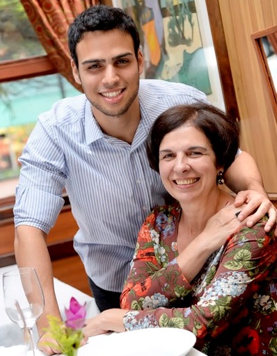 Leo ao lado da m&atilde;e, Marie-France: terceira gera&ccedil;&atilde;o (Foto: Tadeu Brunelli)