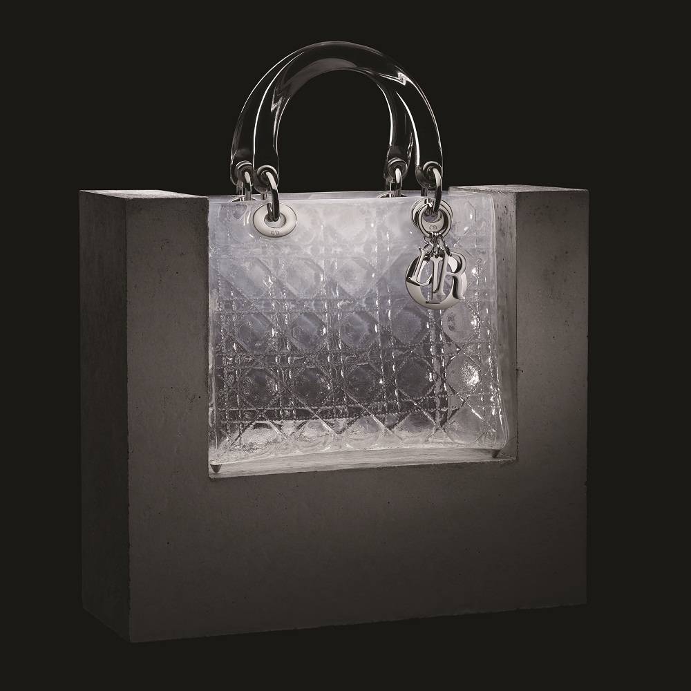 A bolsa icônica pelo olhar da artista francesa Morgane Tschiember