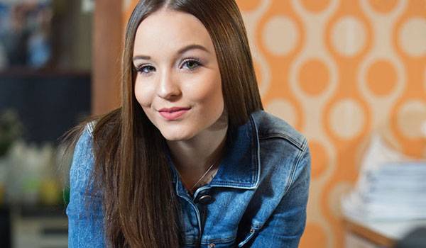Após fim de namoro, Larissa Manoela publica desabafo nas redes sociais