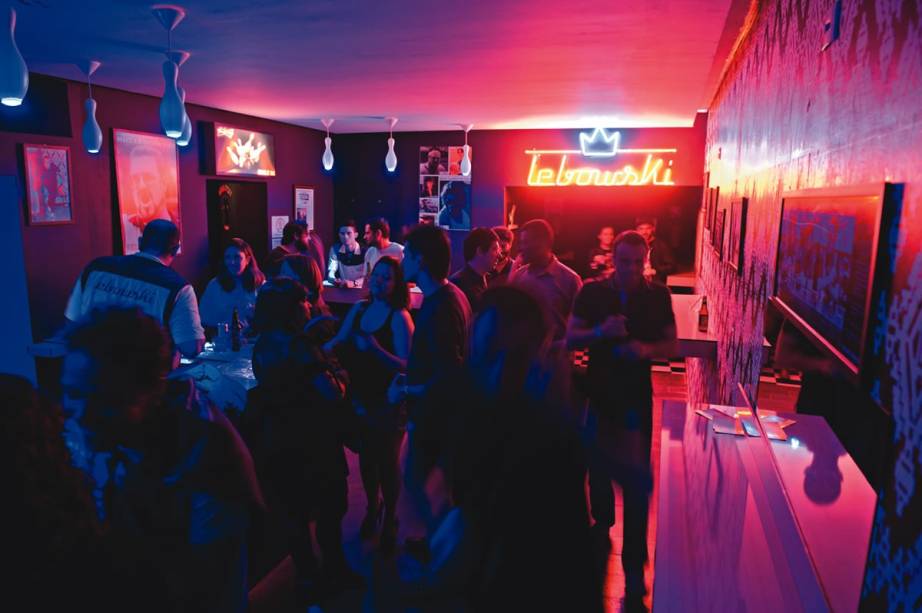 Lebowski: casa sugere coletes salva-vidas como dress code para o fim do mundo Lebowski: casa sugere coletes salva-vidas como dress code para o fim do mundo