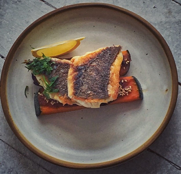 Uma das escolhas do menu: pargo na companhia de abóbora ao missô