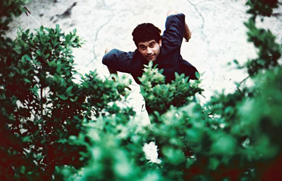 Ex-Cordel do Fogo Encantado, o cantor Lirinha apresenta o repertório de "Lira", seu álbum-solo de estreia Ex-Cordel do Fogo Encantado, o cantor Lirinha apresenta o repertório de "Lira", seu álbum-solo de estreia