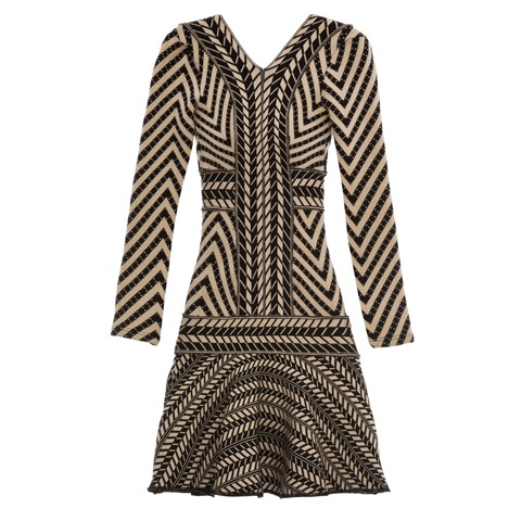 Vestido modelagem evasê: R$ 2 320,00 na promoção Vestido modelagem evasê: R$ 2 320,00 na promoção