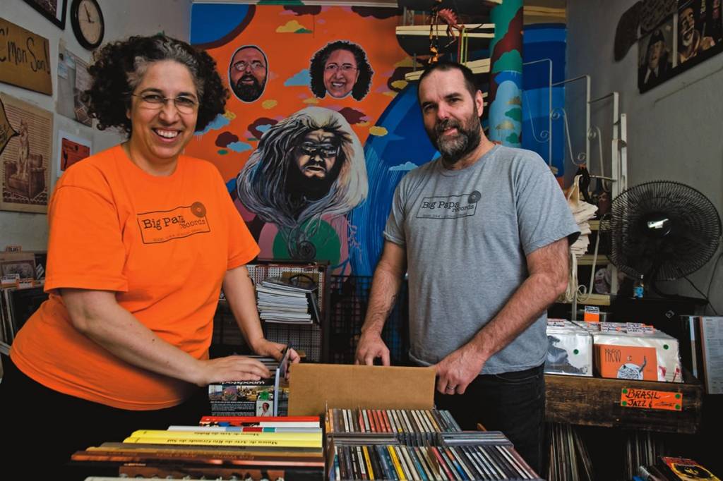 Katia Maria Pimental e Carlos Suárez de La Fuente: proprietários da loja Big Papa Records Katia Maria Pimental e Carlos Suárez de La Fuente: proprietários da loja Big Papa Records