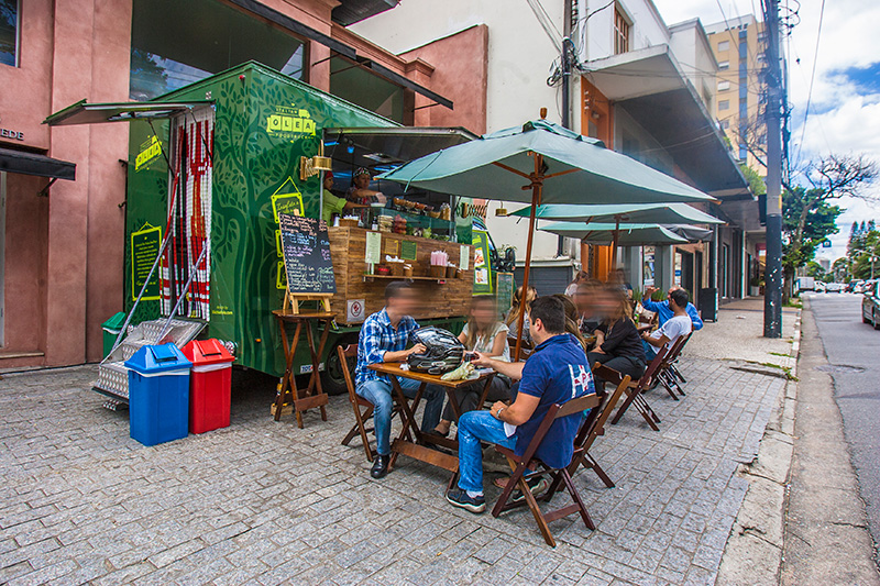 A versão itinerante do restaurante Olea Mozzarella Bar estaciona, em geral, na frente de algumas lojas da cidade A versão itinerante do restaurante Olea Mozzarella Bar estaciona, em geral, na frente de algumas lojas da cidade